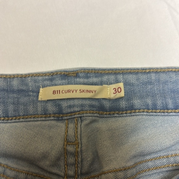 Levi’s Women's Light wash jeans - Picture 2 of 6